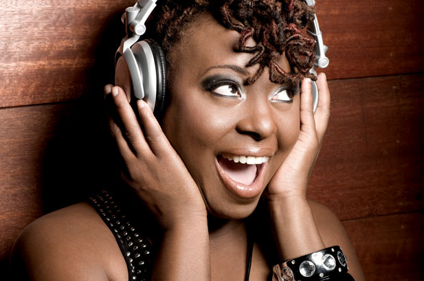 100510-ledisi_617_409