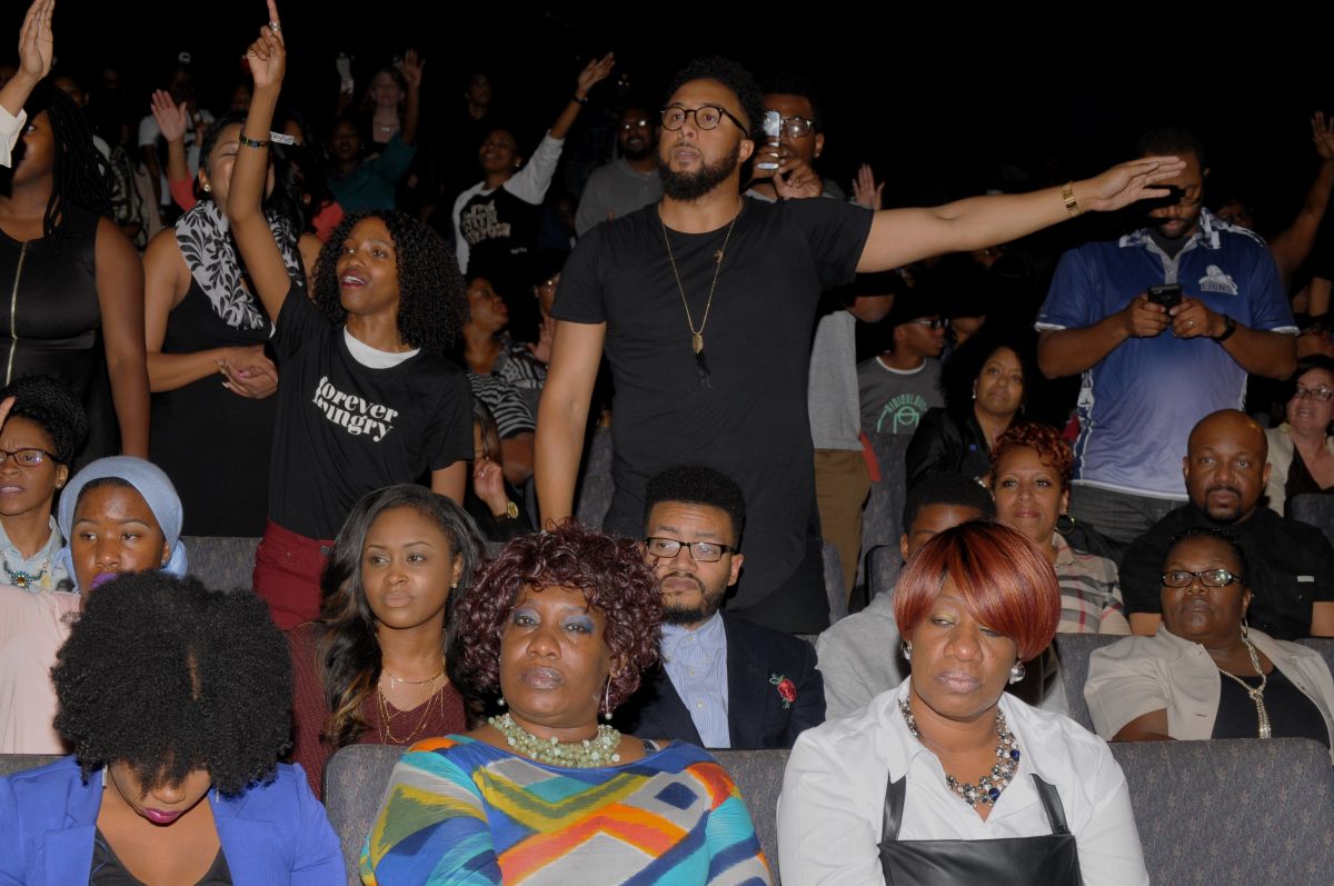 Praise Moments At Spirit Of Praise